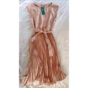 Beautiful H&M Dress. *NEW*